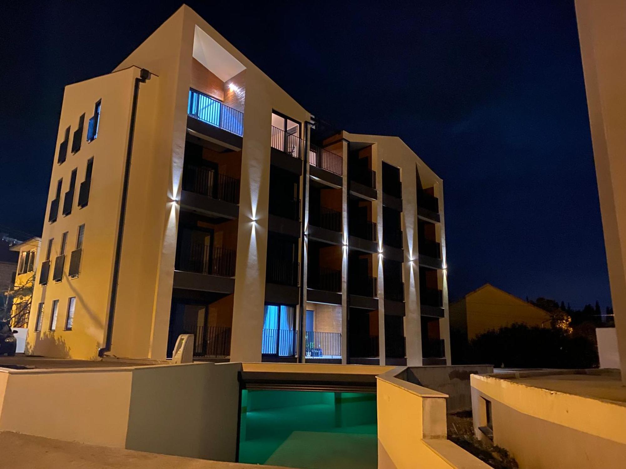 Fides Stylish Apartments Tivat With Pool ภายนอก รูปภาพ